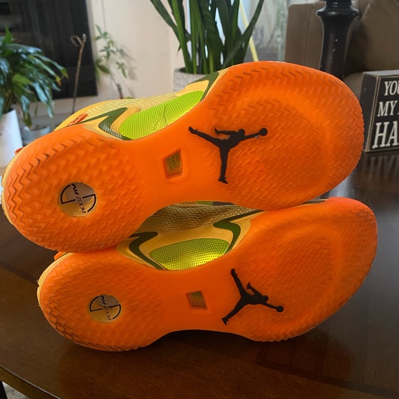 Like New Boys Air Jordan Xxxvi 36 Nitro X
Jayson Tatum Taco Jay. - Picture 5 of 9